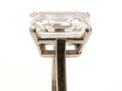 Lot 50 - A solitaire diamond ring