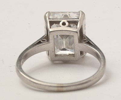 Lot 50 - A solitaire diamond ring