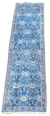 Lot 339 - A Moud runner