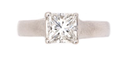 Lot 85 - A solitaire diamond ring
