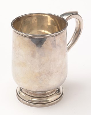 Lot 188 - A George V silver tankard.