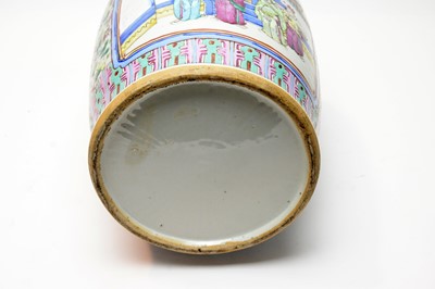 Lot 713 - 19th Century Cantonese vase