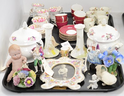 Lot 333 - A selection of coffee ware and decorative ceramics