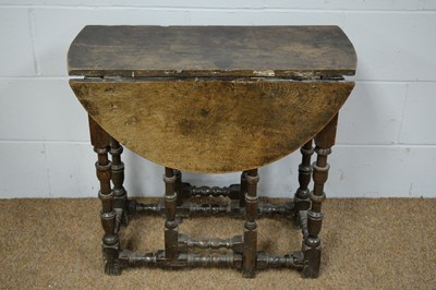 Lot 17 - 18th C oak drop leaf table.
