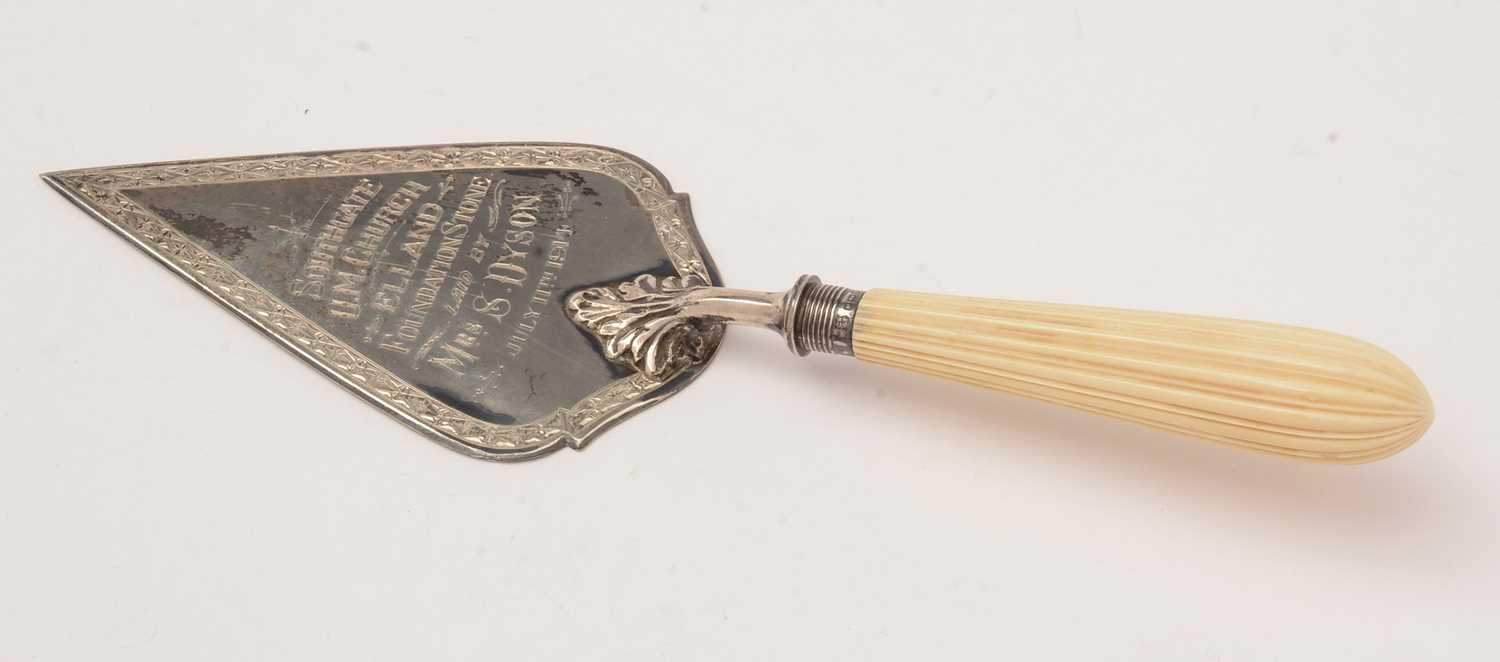 Lot 28 - An early 20th Century presentation trowel