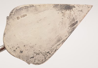 Lot 28 - An early 20th Century presentation trowel
