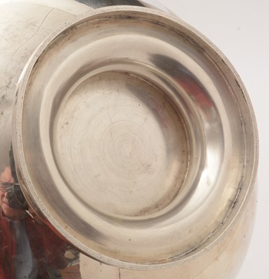 Lot 30 - A silver presentation bowl, by J B Chatterley & Sons Ltd