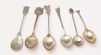 Lot 37 - A group of silver and other items