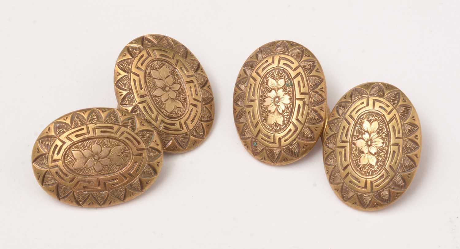 Lot 61 - A pair of 18ct yellow gold cufflinks