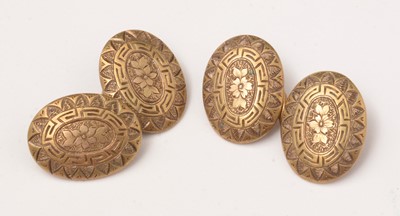 Lot 61 - A pair of 18ct yellow gold cufflinks