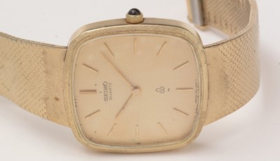 Lot 62 - A selection of jewellery and a Seiko watch.