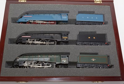 Lot 164 - Hornby Railways Sir Ralph Wedgwood locomotive set
