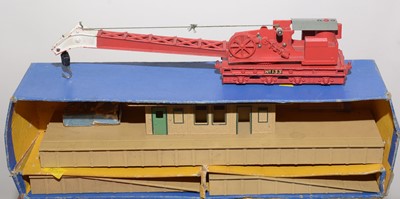 Lot 166 - Hornby Dublo model railway platform accessories