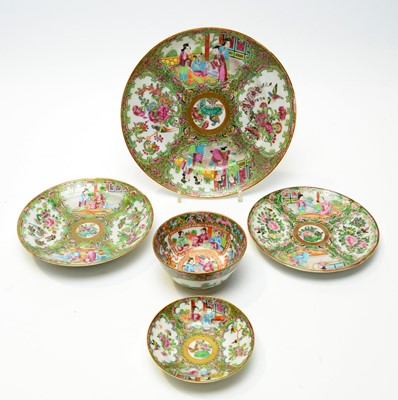 Lot 443 - Five pieces Canton famille rose