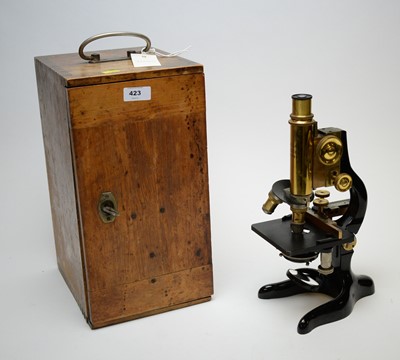 Lot 423 - An Ernst Leitz Wetzlar microscope, in carry case.