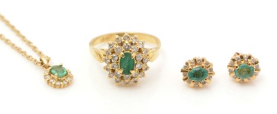 Lot 421 - A demi-parure of emerald and diamond jewellery