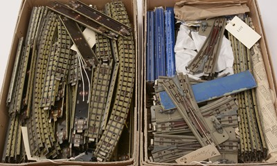 Lot 135 - A Hornby Dublo OO-gauge train set, track and power control units