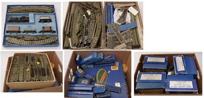 Lot 135 - A Hornby Dublo OO-gauge train set, track and power control units