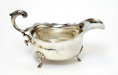 Lot 146 - An Edwardian silver sauce boat
