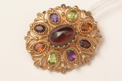 Lot 124 - A 9ct gold and gemstone set brooch