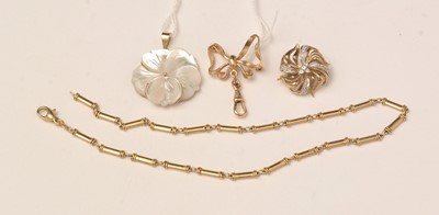 Lot 127 - Yellow-metal and other jewellery including a mother of pearl pendant