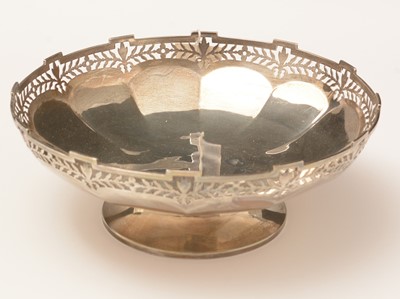 Lot 177 - A George V silver table centrepiece