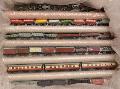 Lot 322 - Hornby Dublo OO-gauge trains, rolling stock, carriages, and track.