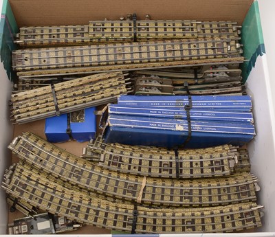 Lot 322 - Hornby Dublo OO-gauge trains, rolling stock, carriages, and track.