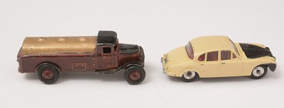 Lot 337 - Dinky toys vehicles