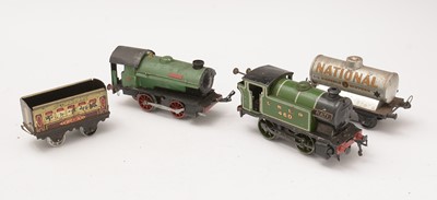 Lot 142 - A collection of O gauge model railway