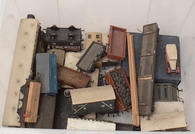 Lot 142 - A collection of O gauge model railway