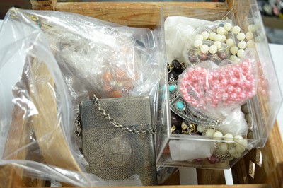 Lot 206 - Collection of costume jewellery and accessories