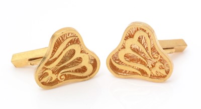 Lot 126 - A pair of yellow metal cufflinks