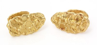 Lot 127 - A pair of yellow metal cufflinks