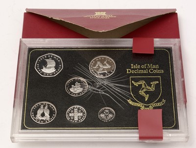 Lot 882 - A 1975 Isle of Man platinum decimal coin set