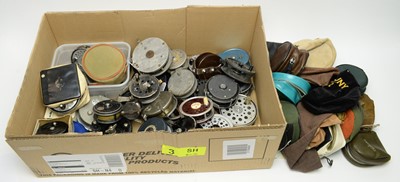 Lot 592 - A large quantity of fishing reels, various.