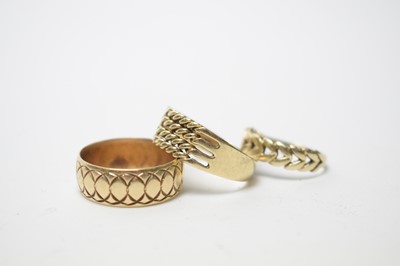 Lot 158 - Three 9ct gold and yellow-metal rings