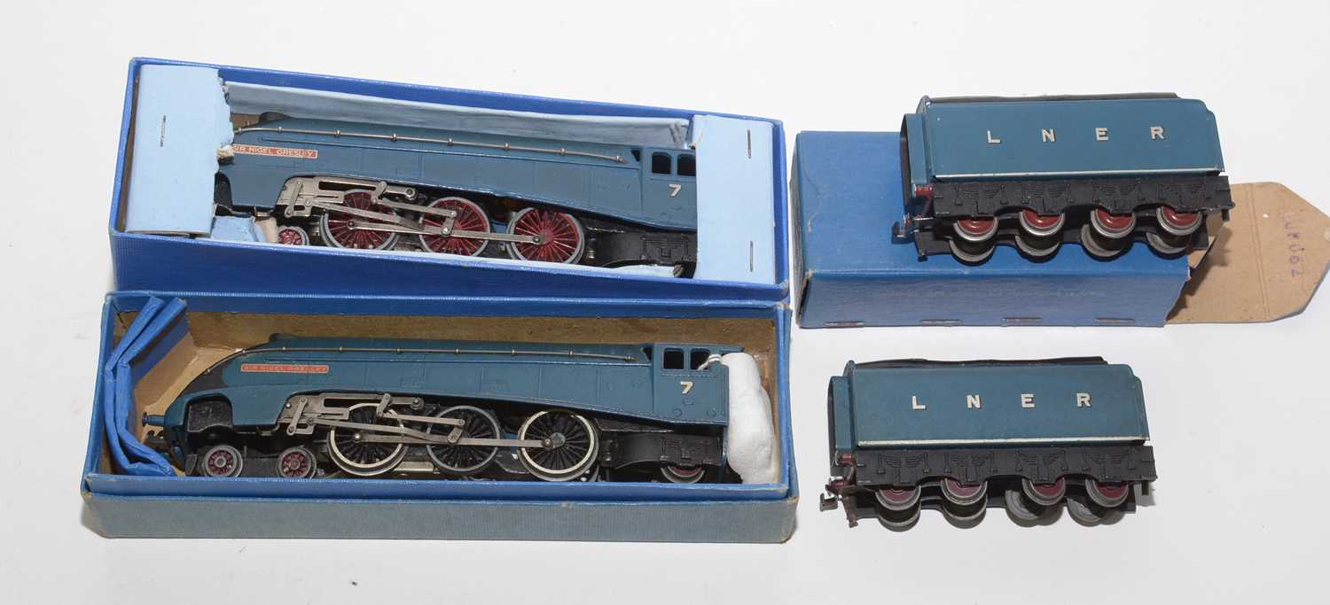 Lot 169 - Hornby OO-gauge "Sir Nigel Gresley" locomotives