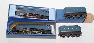 Lot 169 - Hornby OO-gauge "Sir Nigel Gresley" locomotives