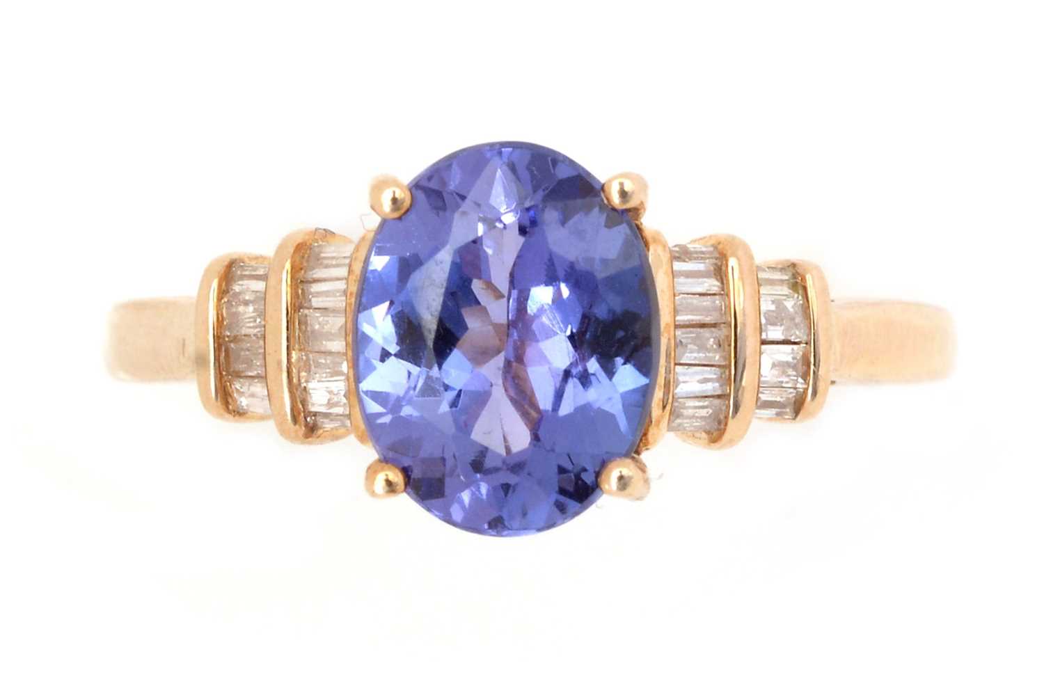 Lot 59 - A tanzanite and diamond ring