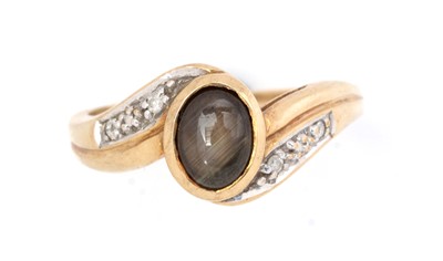 Lot 70 - A star sapphire and diamond ring