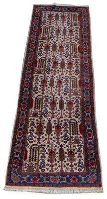 Lot 657 - A Rodbar runner