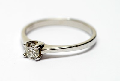 Lot 217 - A single stone diamond ring
