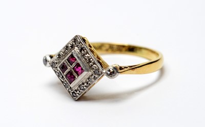 Lot 292 - A ruby and diamond ring