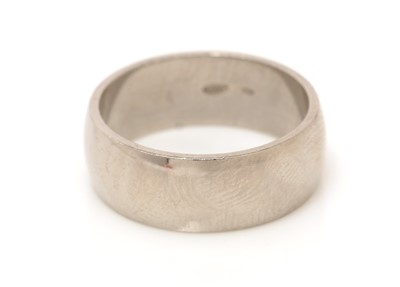Lot 313 - A palladium wedding band