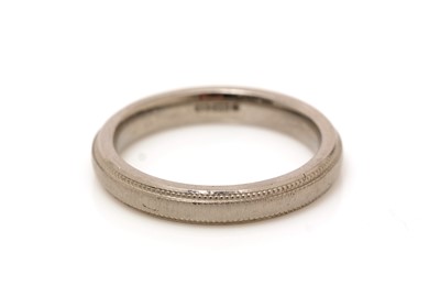Lot 316 - A palladium wedding band