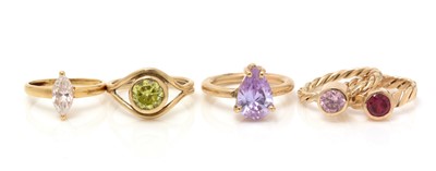 Lot 332 - Five stone set rings