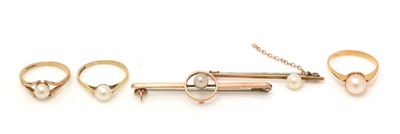 Lot 339 - Cultured pearl set rings and brooches