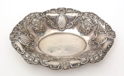Lot 367 - An Edwardian silver dish