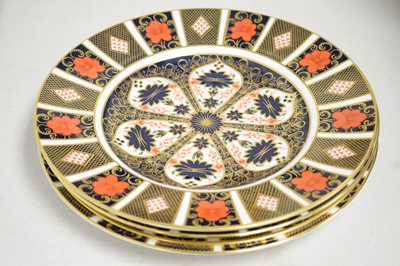 Lot 485 - Selection of Royal Crown Derby Imari pattern dinner plates.